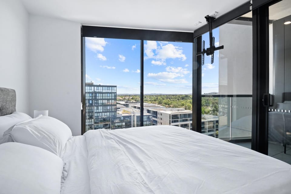 Elegant Top Floor 1BR, Sleeps 4, City Views Apartment in Canberra