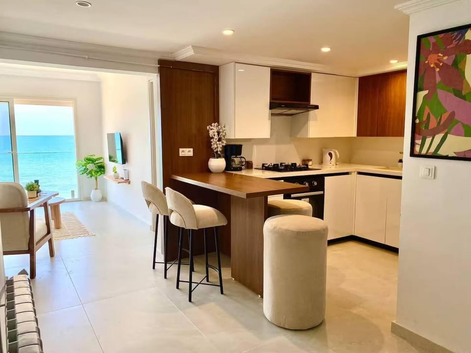 Dining area, kitchen