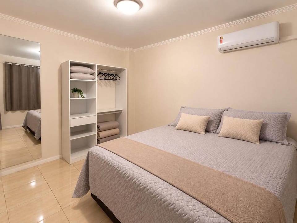 Amplo Apt 3Q até 8P Conforto e Localização Apartment in São José