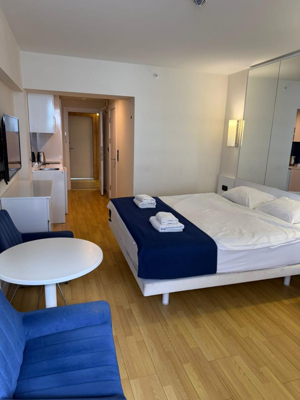 Bed, Living room, Photo of the whole room, Seating area, Bedroom, towels, wardrobe