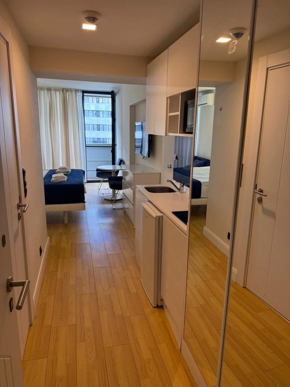 Bed, Kitchen or kitchenette, Photo of the whole room, Bedroom, minibar, oven