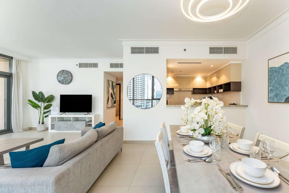 TV and multimedia, Kitchen or kitchenette, Living room, Seating area, Dining area