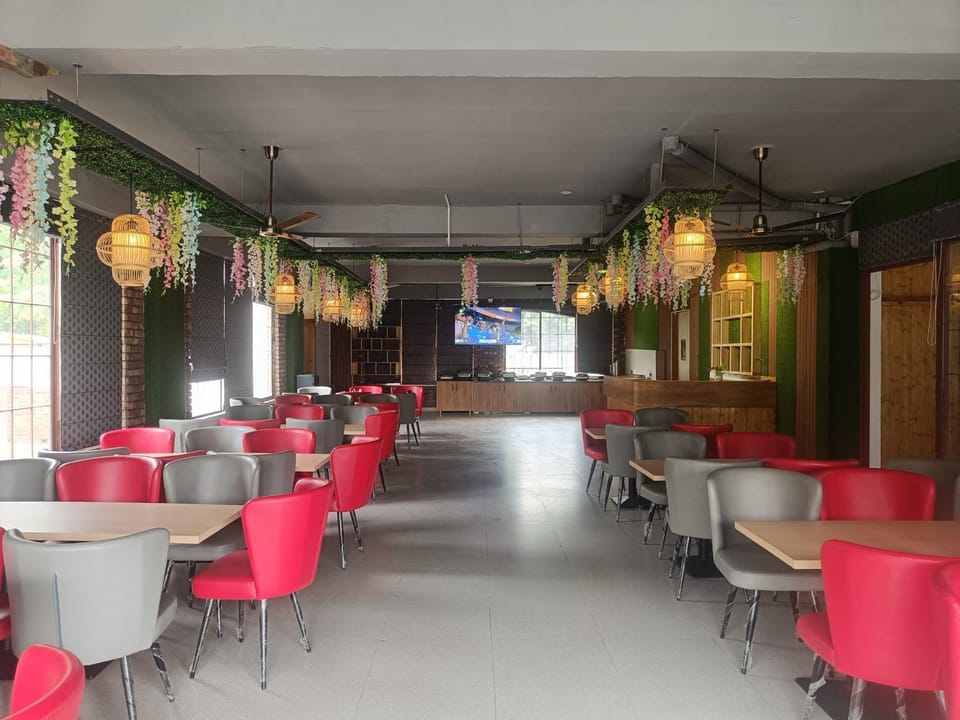 Restaurant/places to eat, Banquet/Function facilities