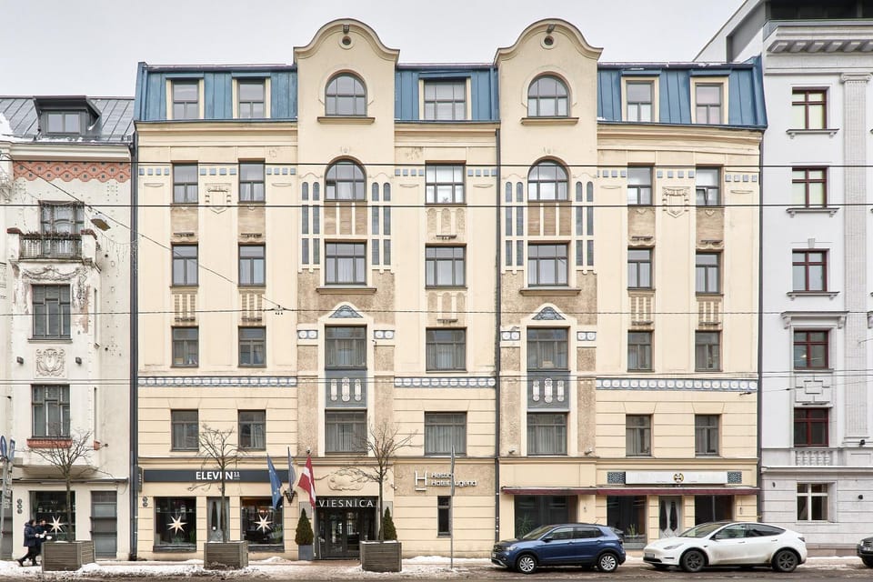 Facade/entrance