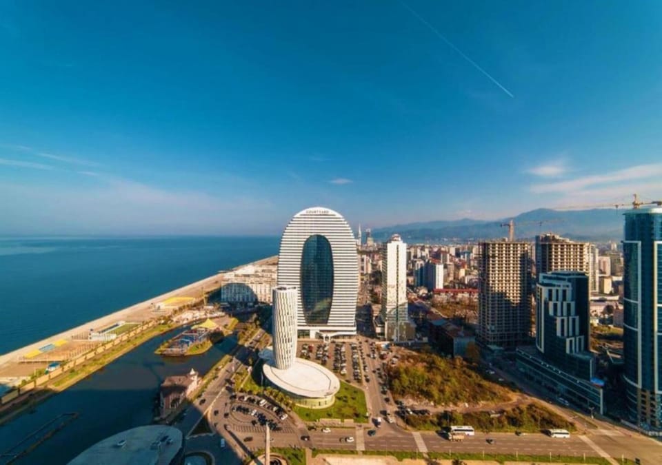 Property building, Nearby landmark, Day, Natural landscape, Bird's eye view, City view, Sea view