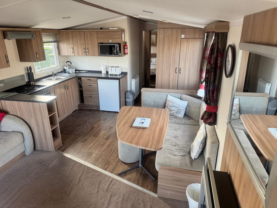 Kitchen or kitchenette, Living room, Seating area, oven, stove