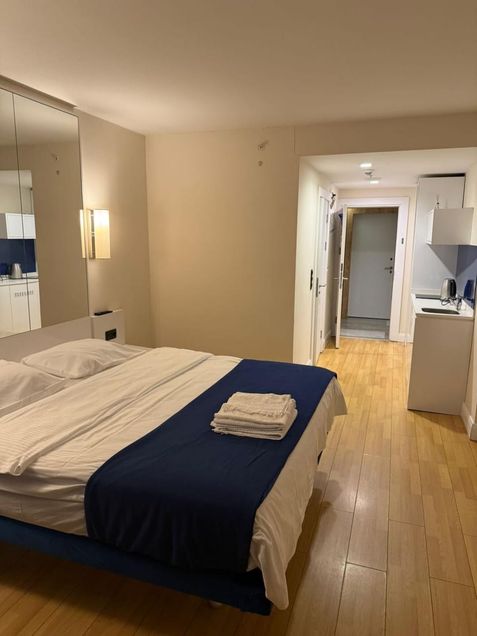 Bed, Kitchen or kitchenette, Photo of the whole room, Bedroom, towels, wardrobe