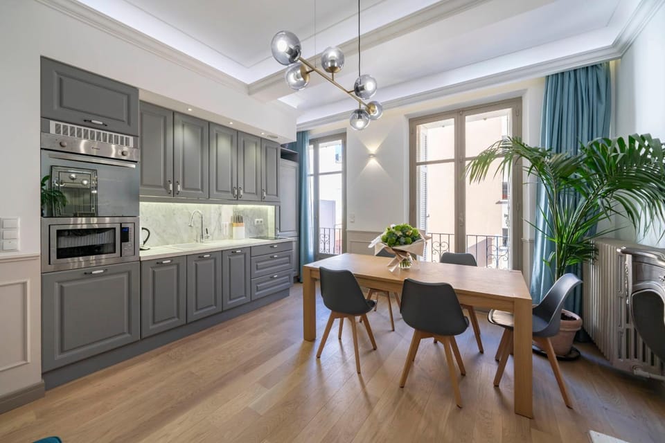 COZYSTAY - 1124 - 3-Bedroom Apartment in the Heart of Cannes with Terrace Apartment in Cannes