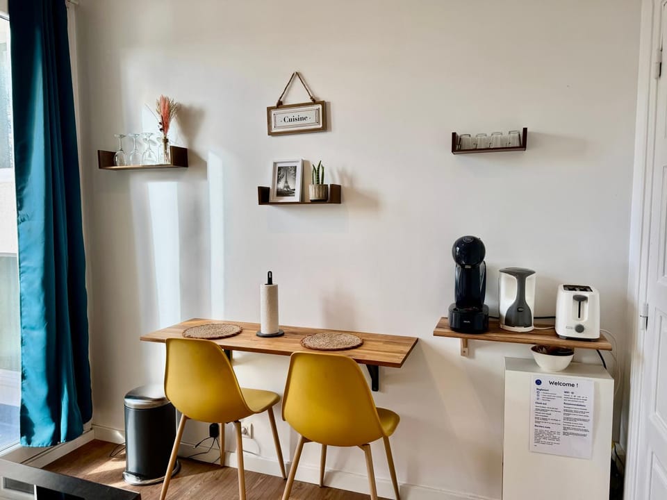 Coffee/tea facilities, Dining area