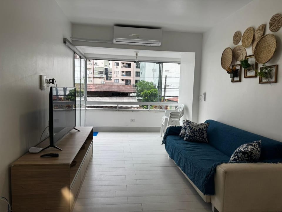 Apto a 350m da Praia 03 Quartos 02 Banheiros 01 Vaga Apartment in Camboriú