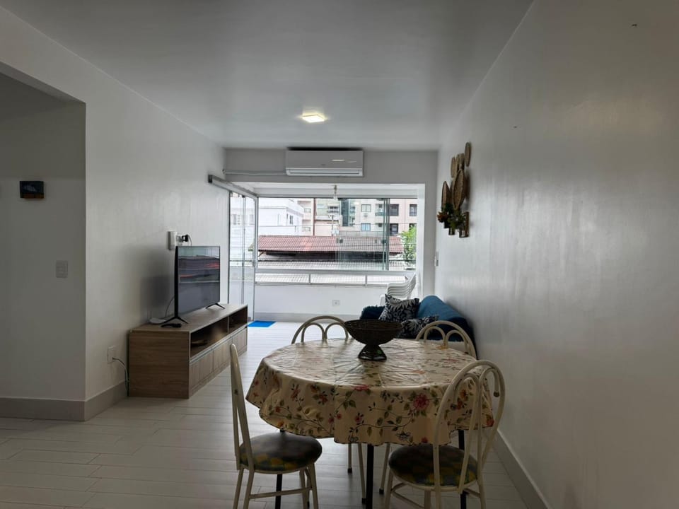 Apto a 350m da Praia 03 Quartos 02 Banheiros 01 Vaga Apartment in Camboriú