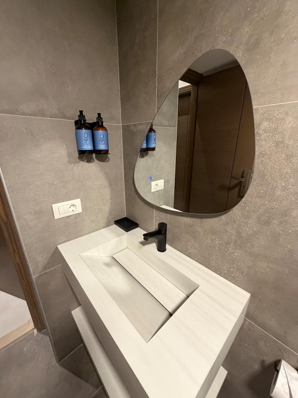 EYZ AZURE Loft Batroun Apartment in Bahsa Street, البترون، Lebanon