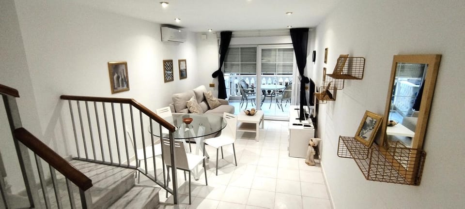 TV and multimedia, Balcony/Terrace, Balcony/Terrace, Living room, Seating area, Dining area, Entertainment, internet, internet