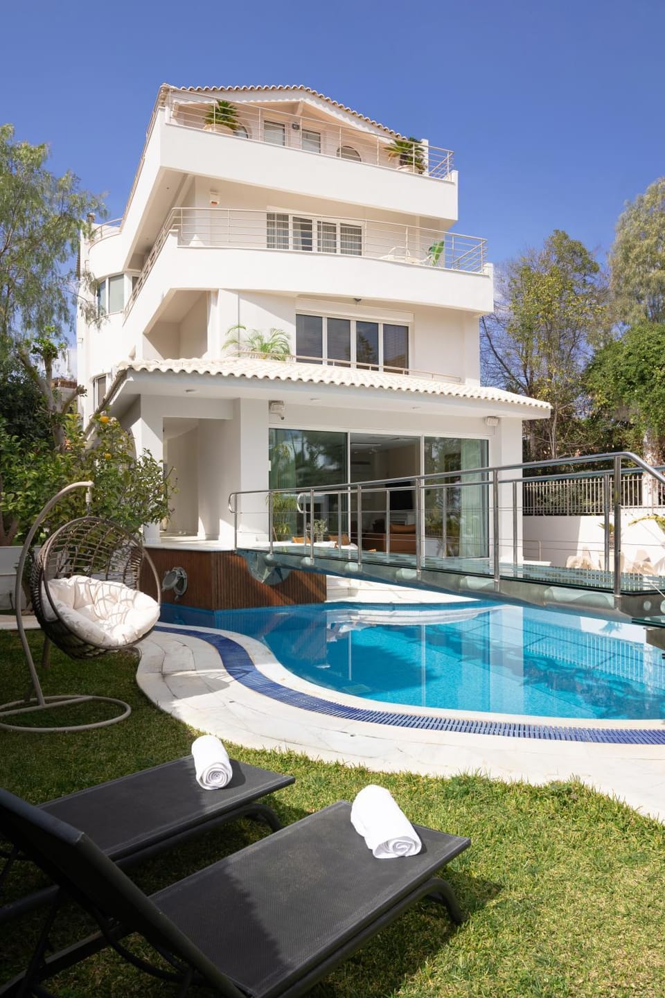 Property building, Day, Garden, Garden view, Pool view, Swimming pool, sunbed