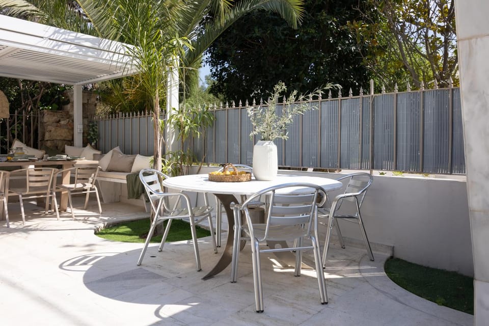 Seating area, Dining area
