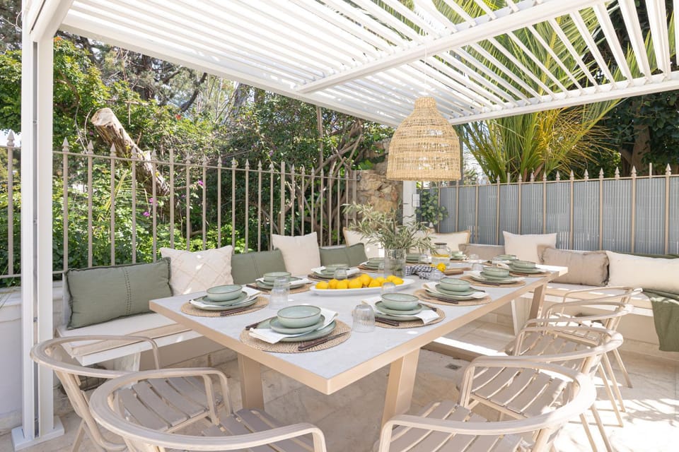 Seating area, Dining area