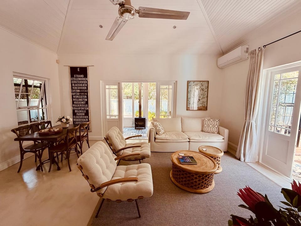 Living room, Lounge or bar