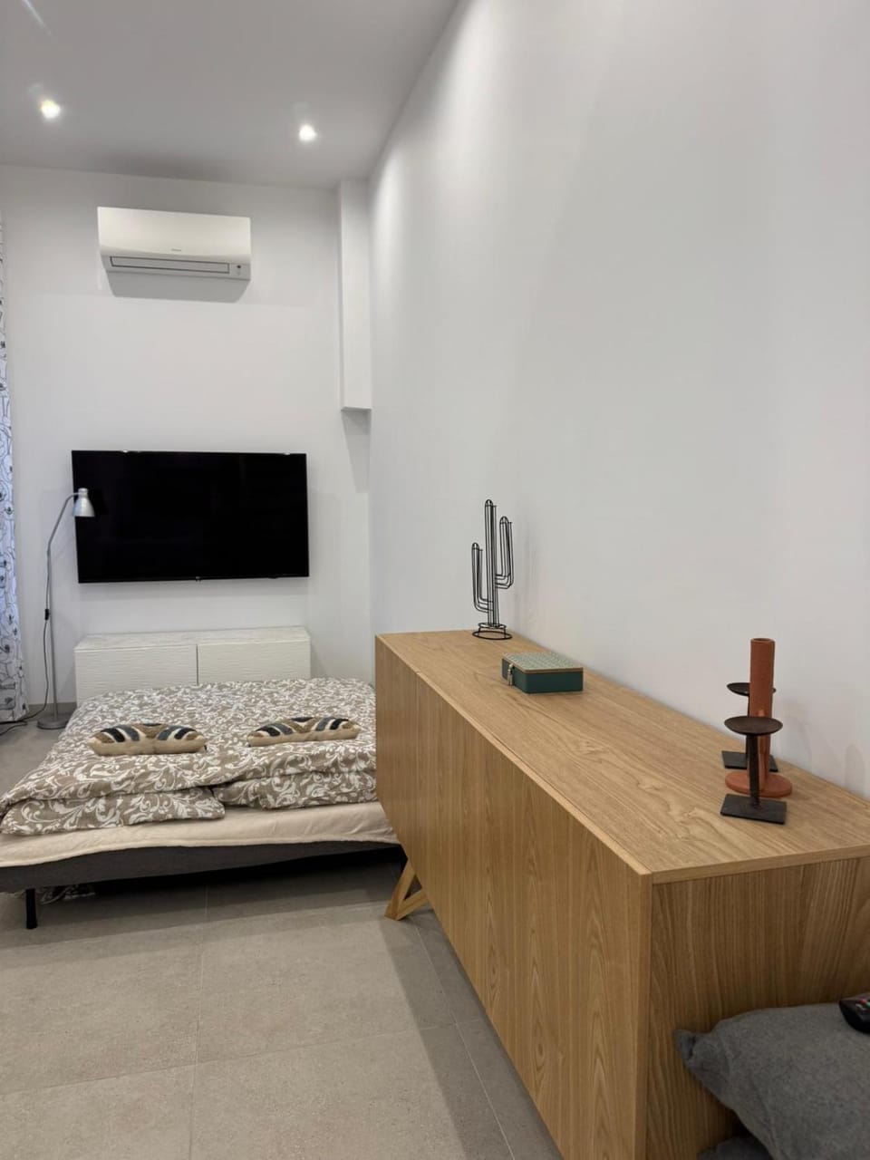 TV and multimedia, Living room, air conditioner