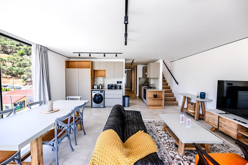 Lounge or bar, Dining area, kitchen