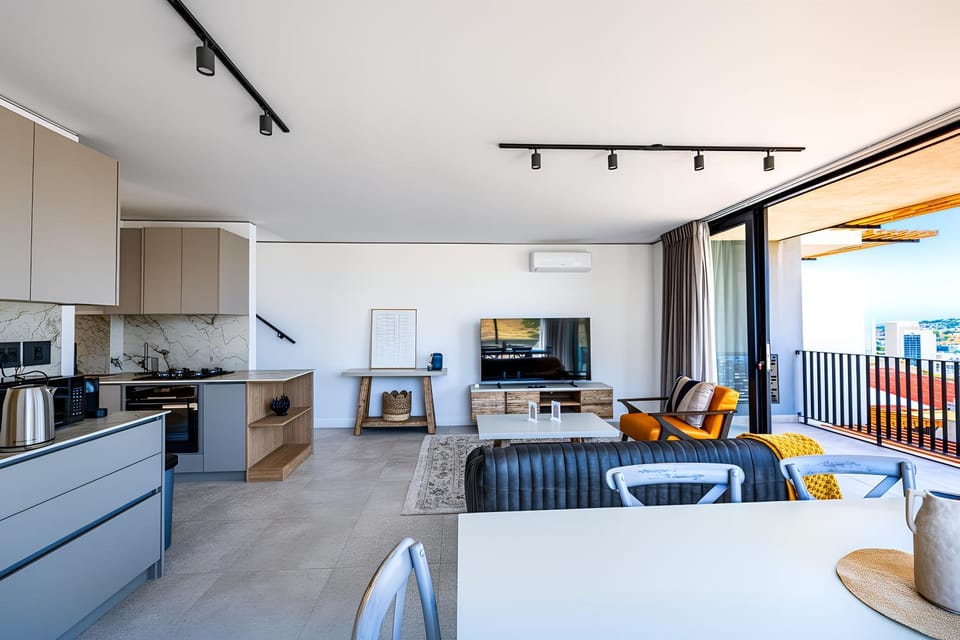 Lounge or bar, Dining area, kitchen