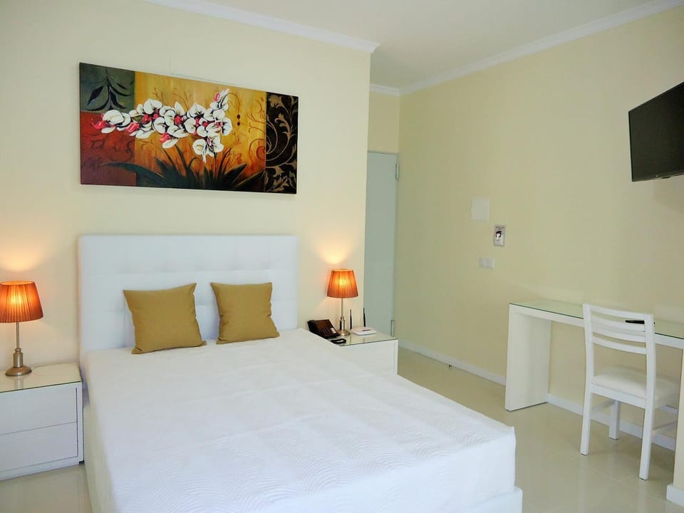 Bed, Bathroom, Coffee/tea facilities, Bedroom, cot