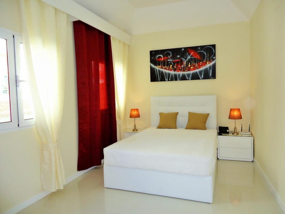 Bed, Bathroom, Coffee/tea facilities, Living room, Bedroom, cot