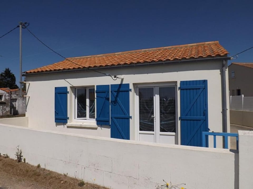 Property building, Facade/entrance, Off site