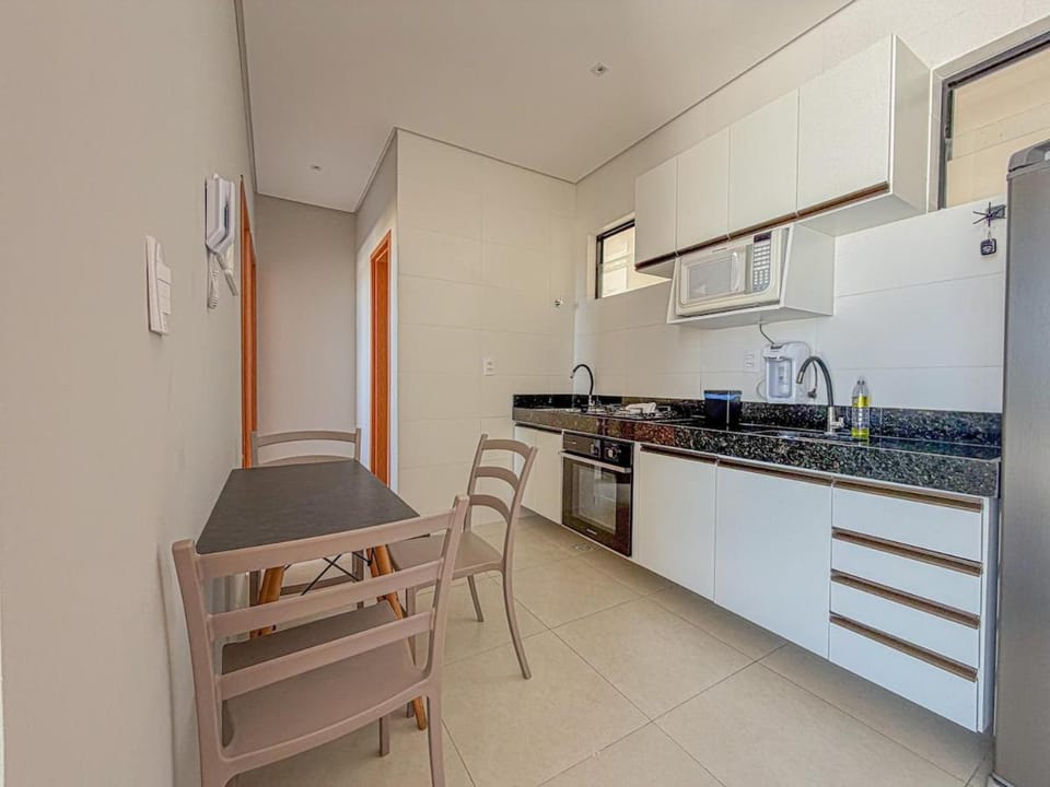 Kitchen or kitchenette, Dining area, oven, stove