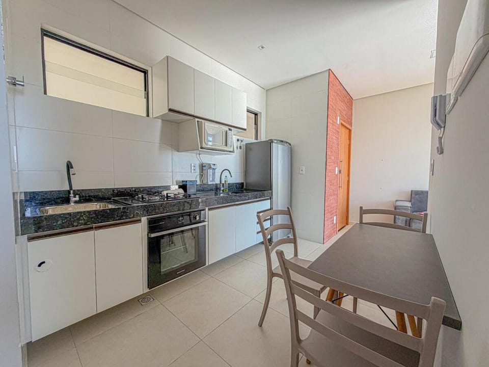 Kitchen or kitchenette, Dining area, oven, stove