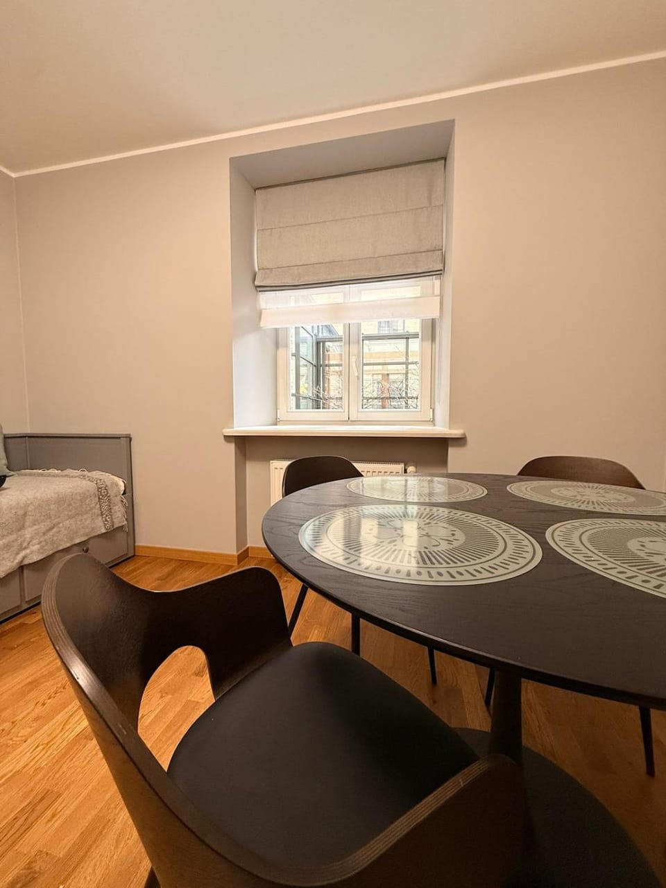 Bed, Dining area