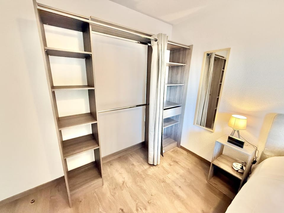 Bedroom, wardrobe