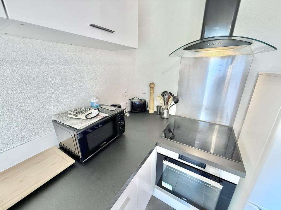 Kitchen or kitchenette, stove