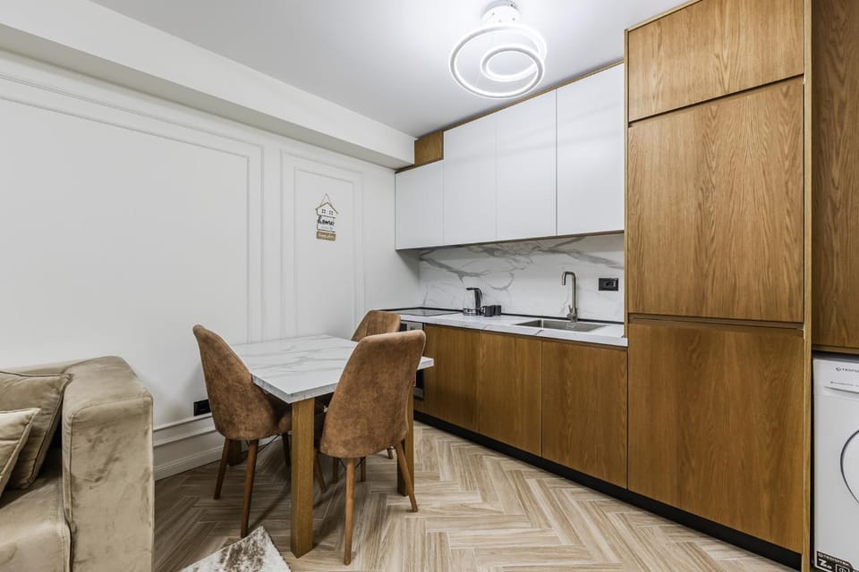 Kitchen or kitchenette, Living room, Seating area, Dining area, minibar, oven, pet friendly, stove