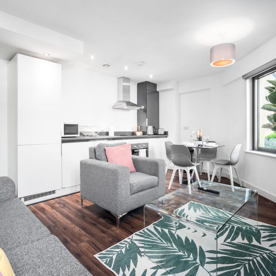 Kitchen or kitchenette, Living room, Seating area, Dining area