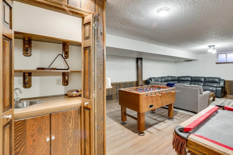 3,000-Sq-Ft Group Getaway w/ Pool Near Kansas City House in Blue Springs