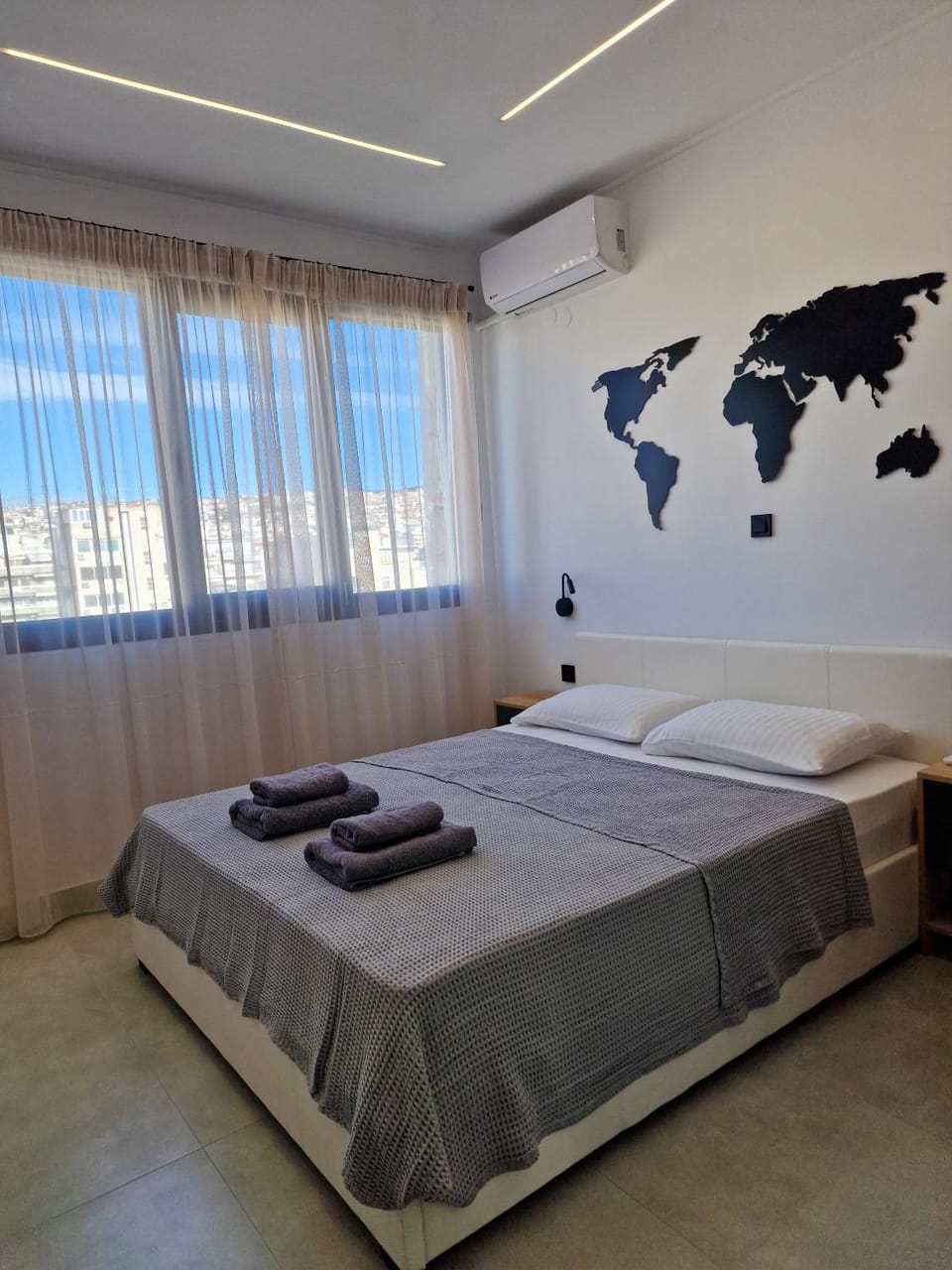 Bedroom, air conditioner
