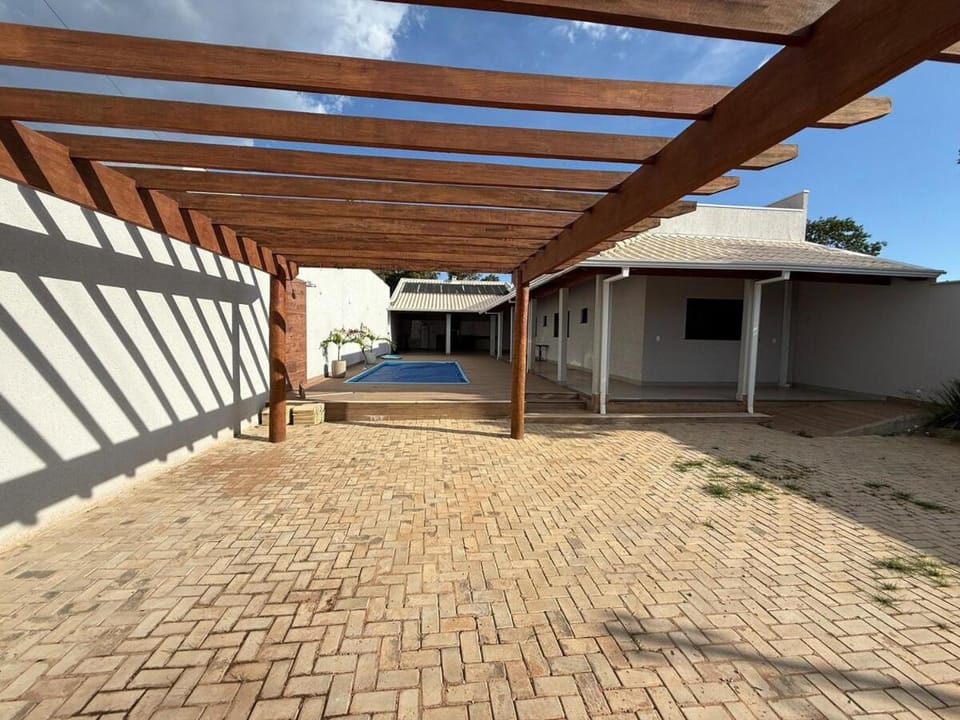 Casa de Luxo Nova, 3 Qt, Piscina, Sinuca, Ping Pong, Hidromassagem, Mobiliada, Churrasqueira, 3 Vagas, Ar Condicionado, Televisão, Internet Apartment in State of Goiás