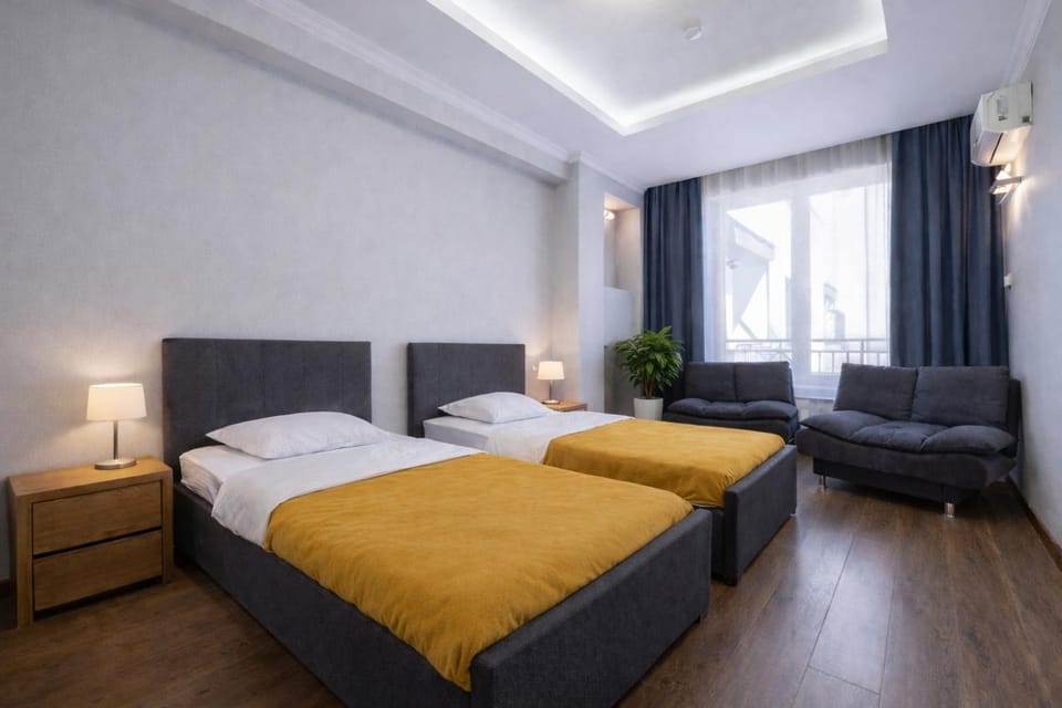 Bed, Photo of the whole room, Seating area, Bedroom