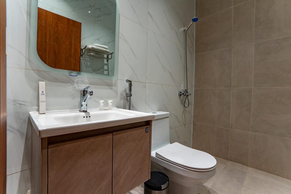 Toilet, bidet