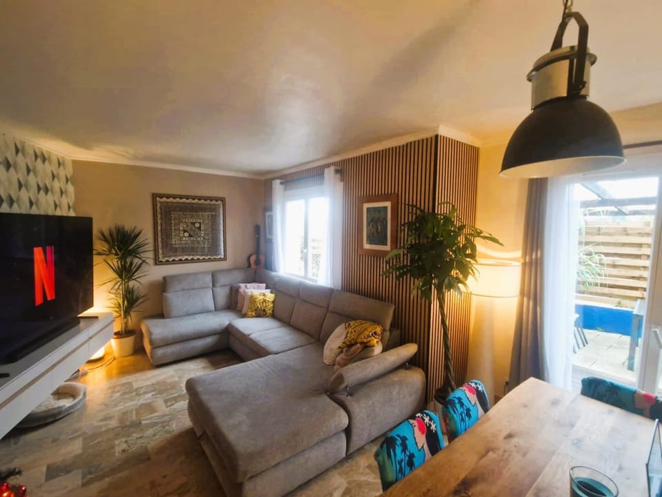 Communal lounge/ TV room