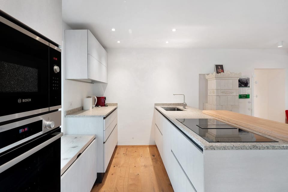 Kitchen or kitchenette, Living room