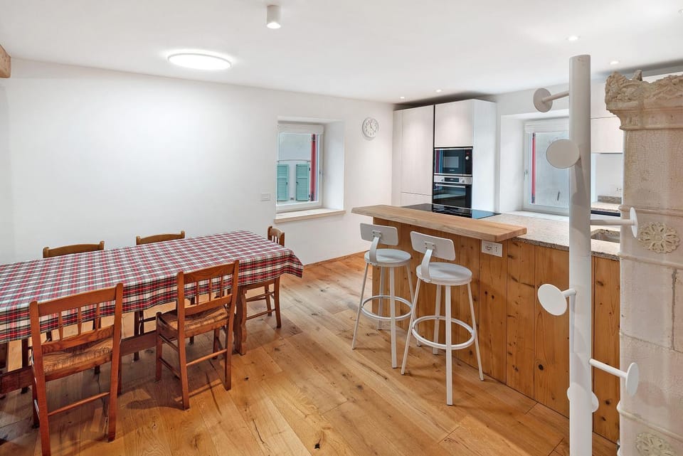 Property building, Kitchen or kitchenette, Living room