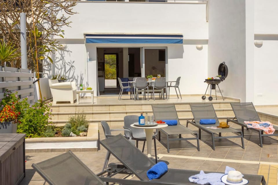Patio, Balcony/Terrace, Dining area, sunbed