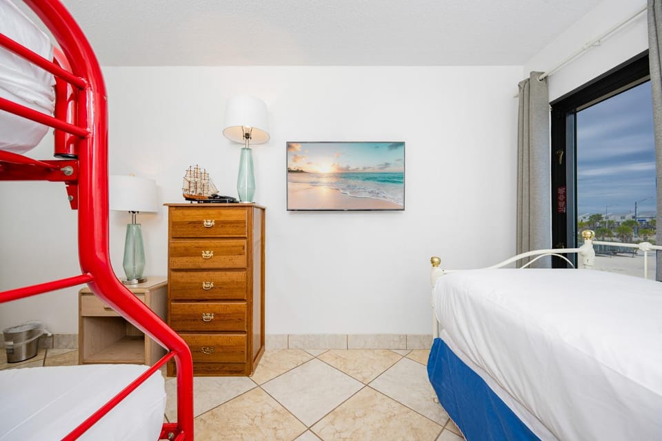 Island Winds East 101 Apartment in West Beach