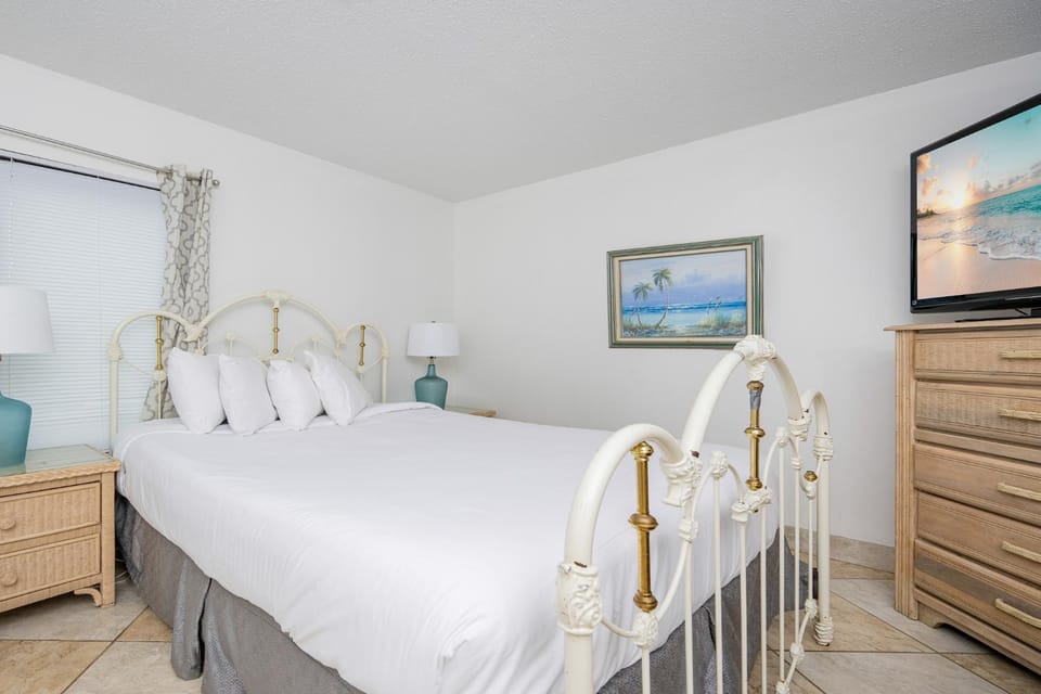 Island Winds East 101 Apartment in West Beach
