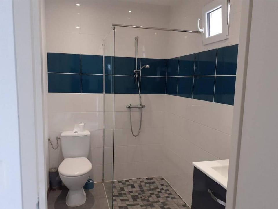 Shower, Toilet, Bathroom