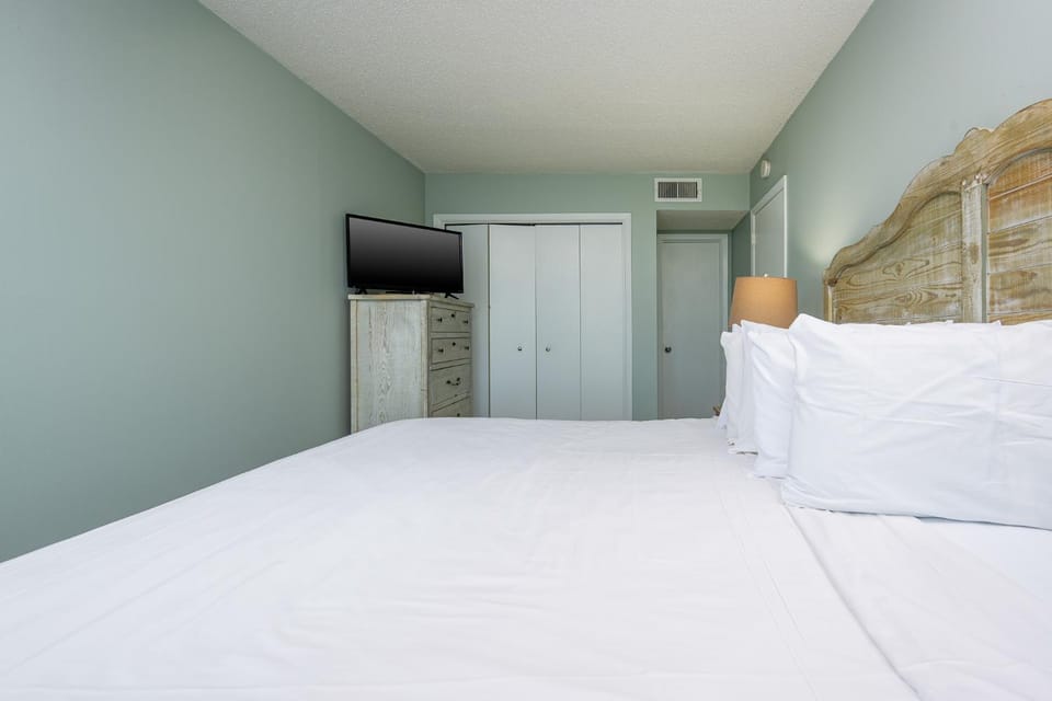 Island Winds East 107 Apartment in West Beach