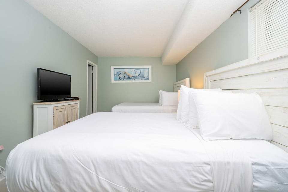 Island Winds East 107 Apartment in West Beach