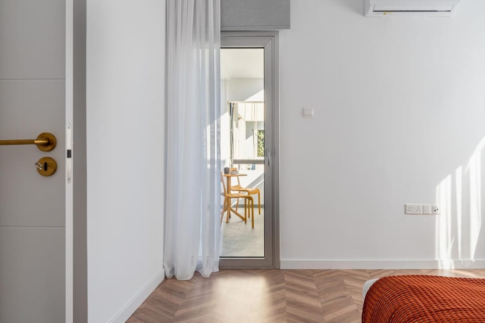 Bed, Photo of the whole room, Seating area, Bedroom, internet, air conditioner
