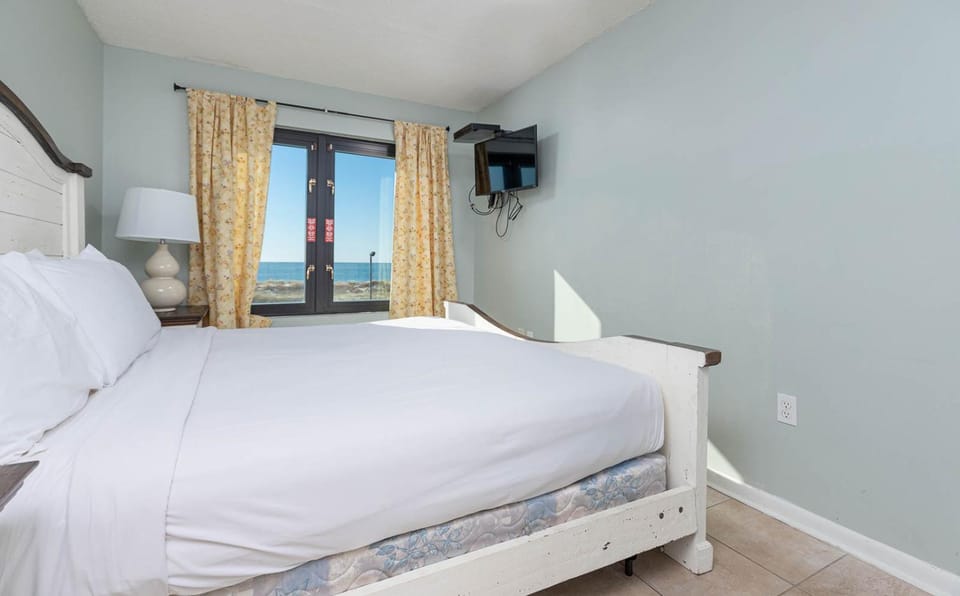 Island Winds East 108 Apartment in West Beach